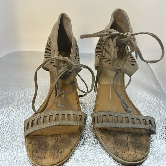 DOLCE VITA lightly used beautiful tan, suede, heeled sandals. Size 6.​ - Picture 1 of 6